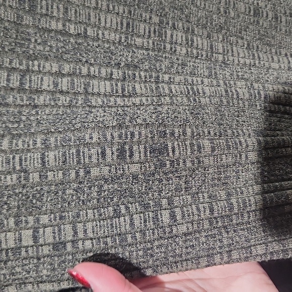 Green Soft Turtleneck Top – 20 Inch Pit to Pit - Picture 2 of 5